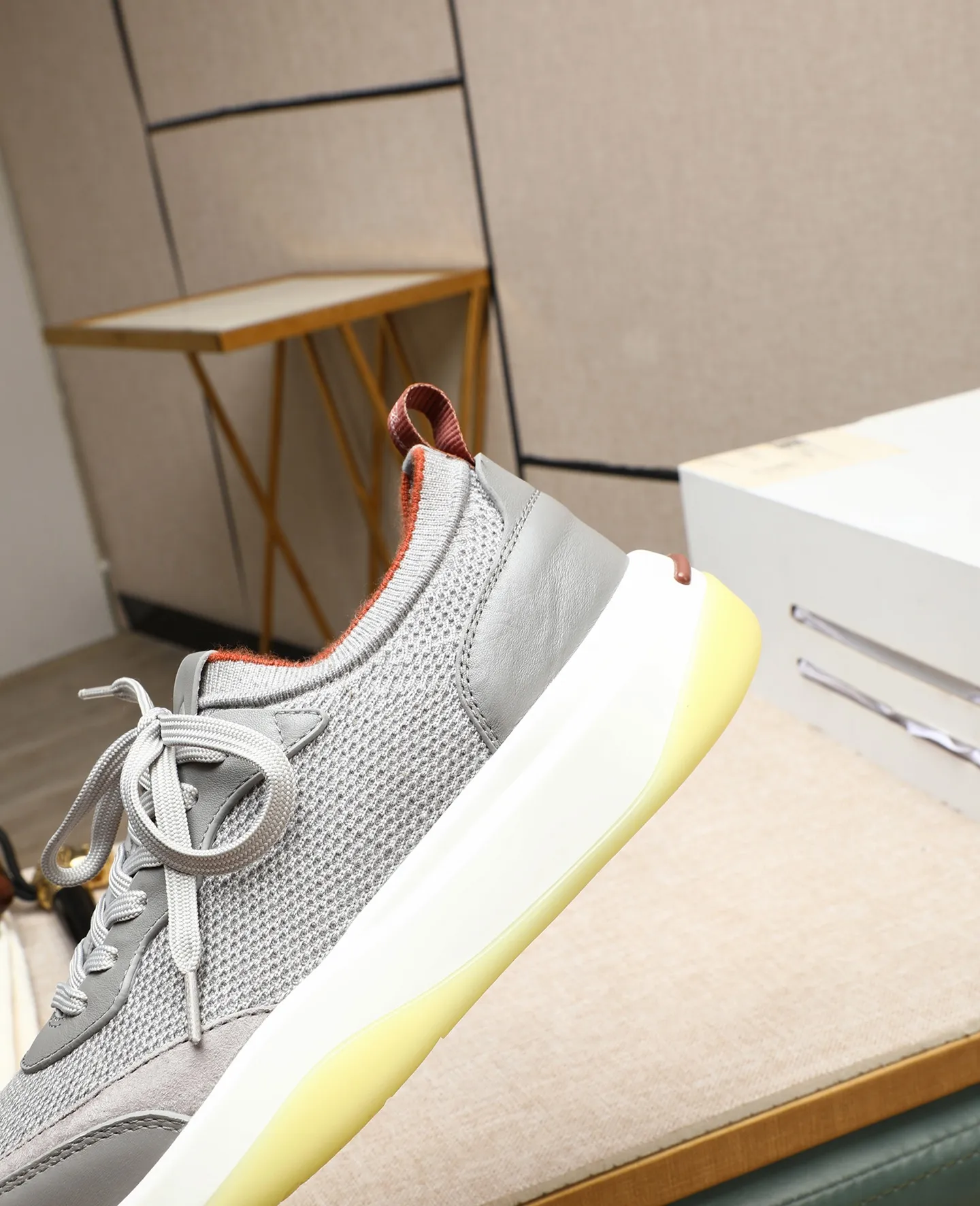 Men's shoes 💰620 🔥𝐥𝐨𝐫𝐨 𝐏𝐢𝐚𝐧𝐚 lp classic loafers, an Italian treasure brand, the only brand that can match Hermès! Only after wearing it do we realize that we can’t live up to our feet. The upper is made of imported first-layer cowhide with breathable fly-knit fabric, water-dyed cowhide foot pads, and the official original glass rubber outsole and pendant. Exclusive original packaging (tag ➕ brand paper ➕ outer box ➕ hand bag) code number: 38-44. Can be customized 45-46